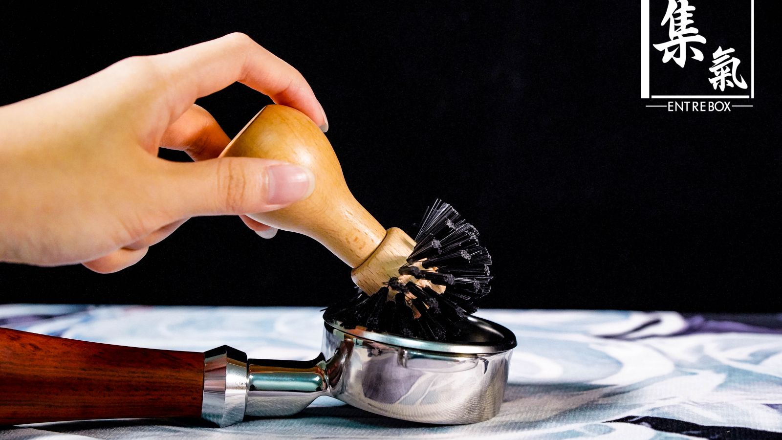 MHW-3BOMBER Basket Brush 粉碗掃