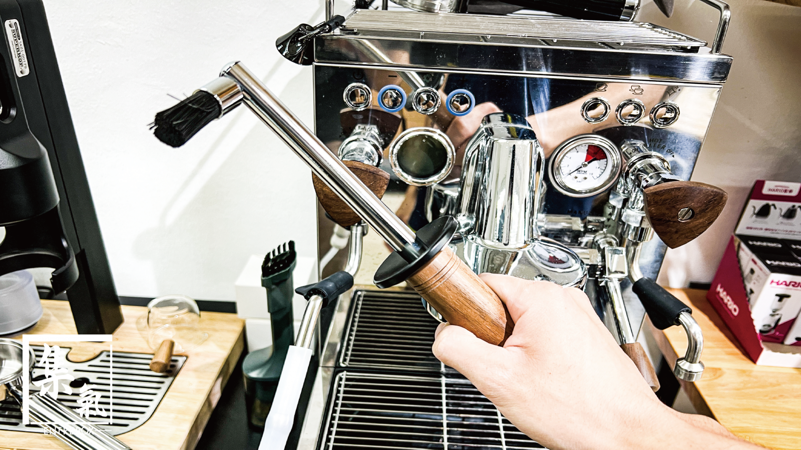 Espresso group head cleaning brush 沖煮頭清潔掃