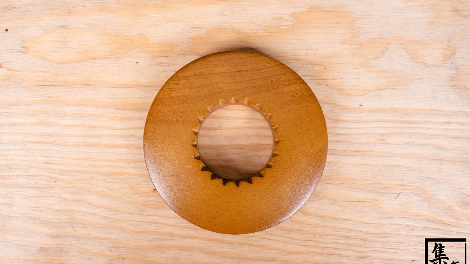 Origami wooden cup holder (serrated edition)