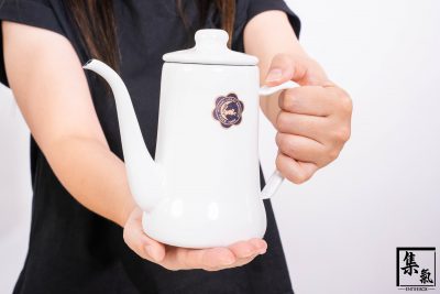 Tsukiusagi Enamel Slim Pot (0.7 L)